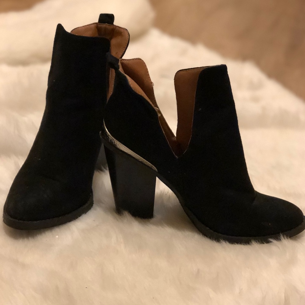 Heeled booties